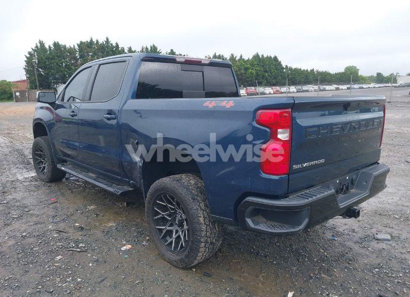 Photo 3 of 2019 Chevrolet Silverado 1500 LT (VIN 1GCUYDED4KZ327271)