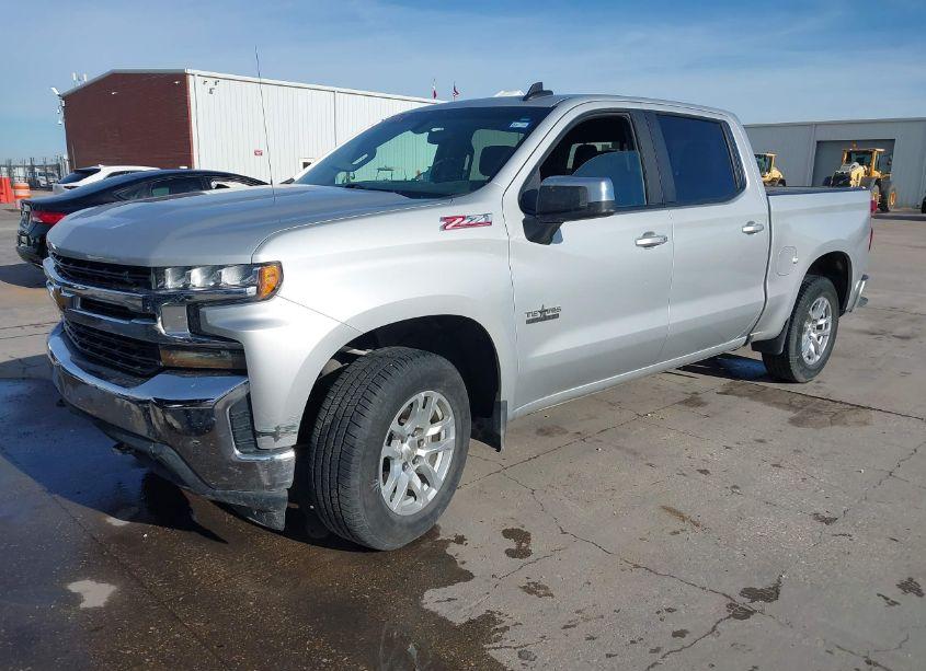 Photo 2 of 2019 Chevrolet Silverado 1500 LT (VIN 1GCUYDED8KZ136064)