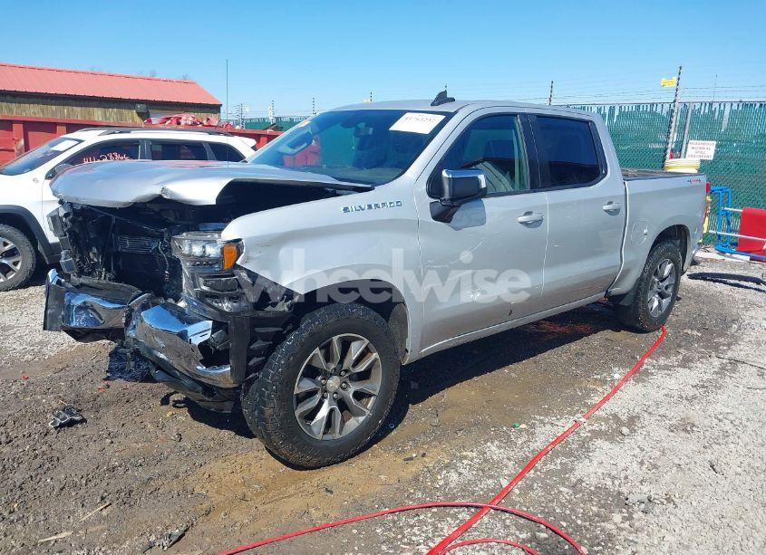 Photo 2 of 2020 Chevrolet Silverado 1500 4WD SHORT BED LT (VIN 1GCUYDED8LZ156087)