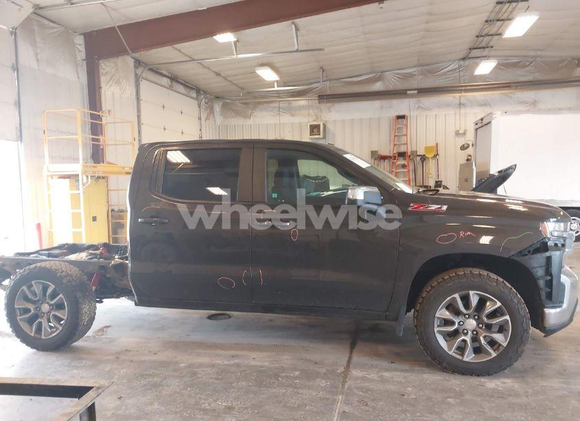 Photo 13 of 2021 Chevrolet Silverado 1500 4WD SHORT BED LT (VIN 1GCUYDED8MZ231212)