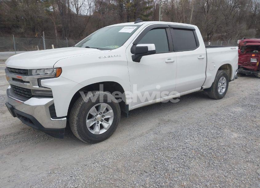 Photo 2 of 2020 Chevrolet Silverado 1500 4WD SHORT BED LT (VIN 1GCUYDED9LZ192421)