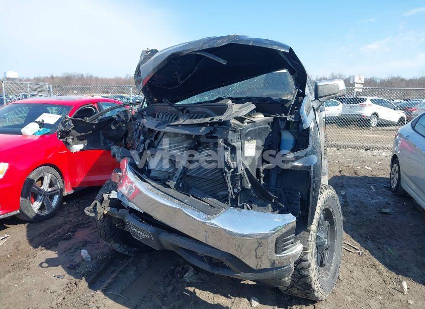 Photo 13 of 2019 Chevrolet Silverado 1500 LT (VIN 1GCUYDEDXKZ104149)