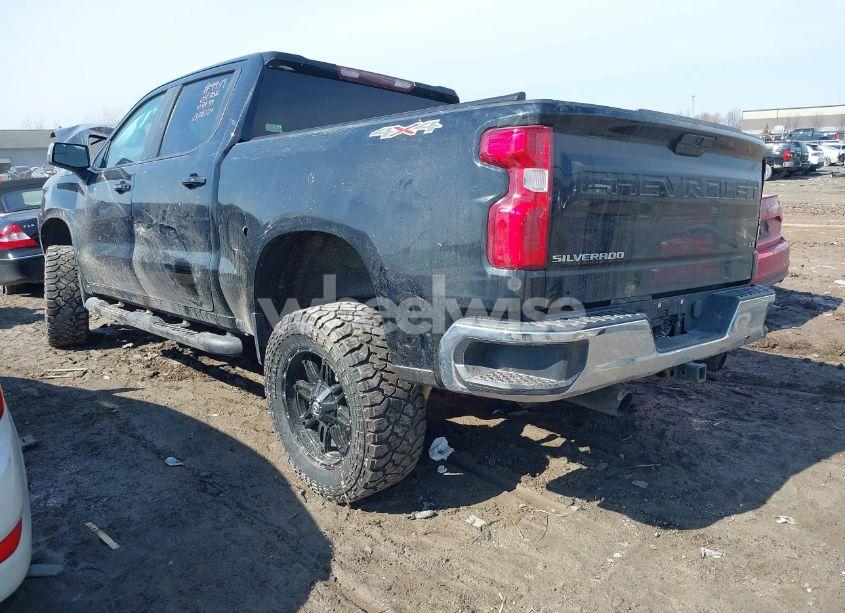 Photo 3 of 2019 Chevrolet Silverado 1500 LT (VIN 1GCUYDEDXKZ104149)