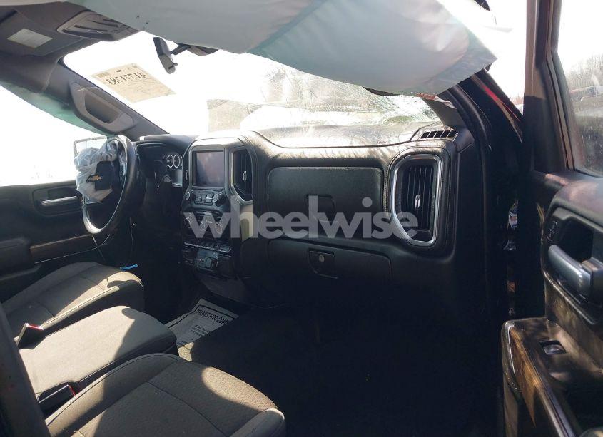 Photo 5 of 2019 Chevrolet Silverado 1500 LT (VIN 1GCUYDEDXKZ104149)