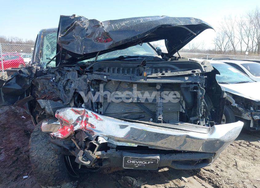 Photo 6 of 2019 Chevrolet Silverado 1500 LT (VIN 1GCUYDEDXKZ104149)