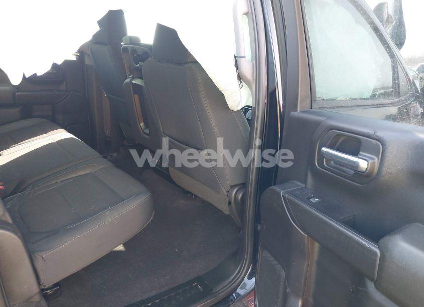 Photo 8 of 2019 Chevrolet Silverado 1500 LT (VIN 1GCUYDEDXKZ104149)