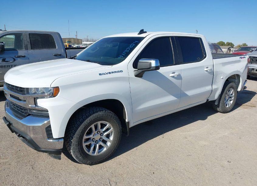 Photo 2 of 2019 Chevrolet Silverado 1500 LT (VIN 1GCUYDEDXKZ158230)