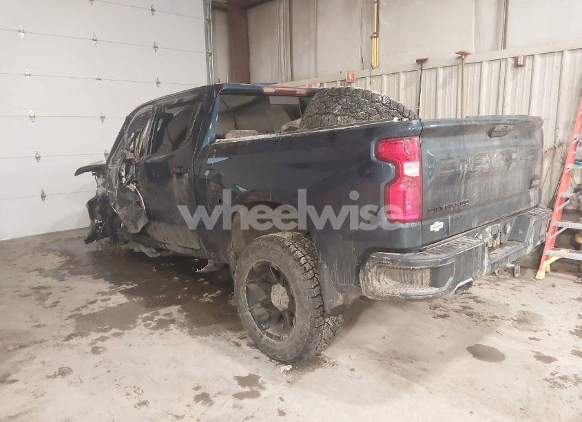 Photo 3 of 2021 Chevrolet Silverado 1500 4WD SHORT BED RST (VIN 1GCUYEED3MZ213898)