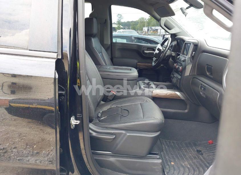 Photo 5 of 2019 Chevrolet Silverado 1500 RST (VIN 1GCUYEED8KZ353538)