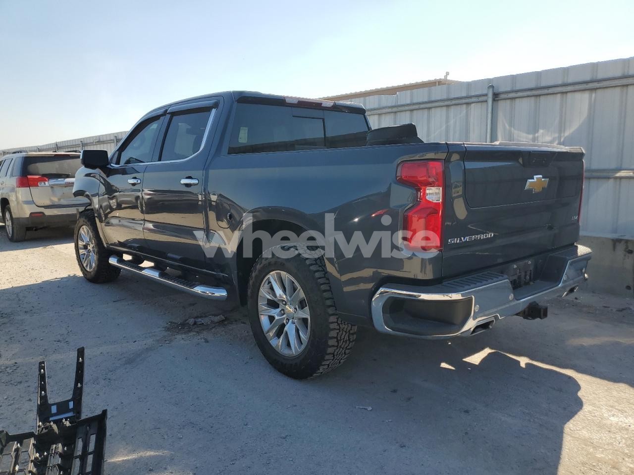 Photo 2 of 2021 CHEVROLET SILVERADO K1500 LTZ (VIN 1GCUYGEDXMZ434149)