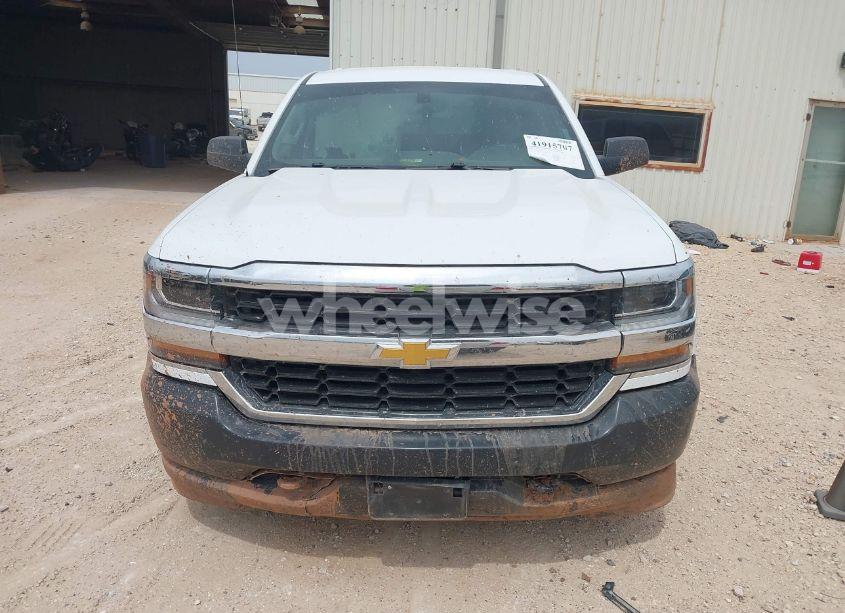 Photo 12 of 2018 Chevrolet Silverado 1500 WT (VIN 1GCVKNEC2JZ337928)