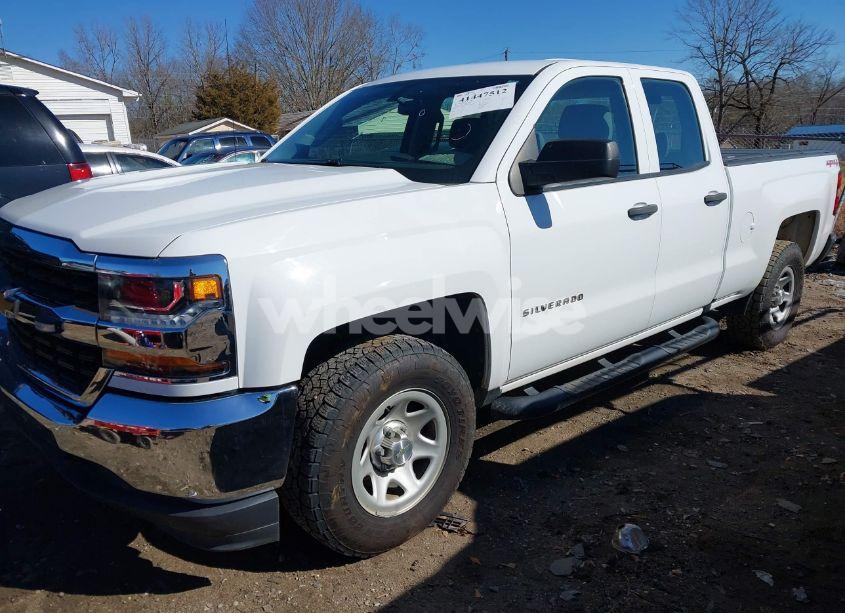 Photo 2 of 2018 Chevrolet Silverado 1500 WT (VIN 1GCVKNEC3JZ179423)