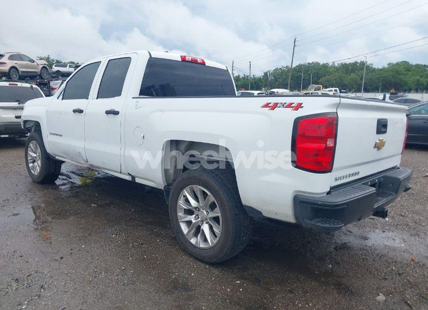 Photo 3 of 2018 Chevrolet Silverado 1500 WT (VIN 1GCVKNEC3JZ328185)