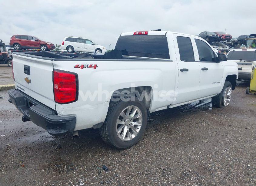 Photo 4 of 2018 Chevrolet Silverado 1500 WT (VIN 1GCVKNEC3JZ328185)