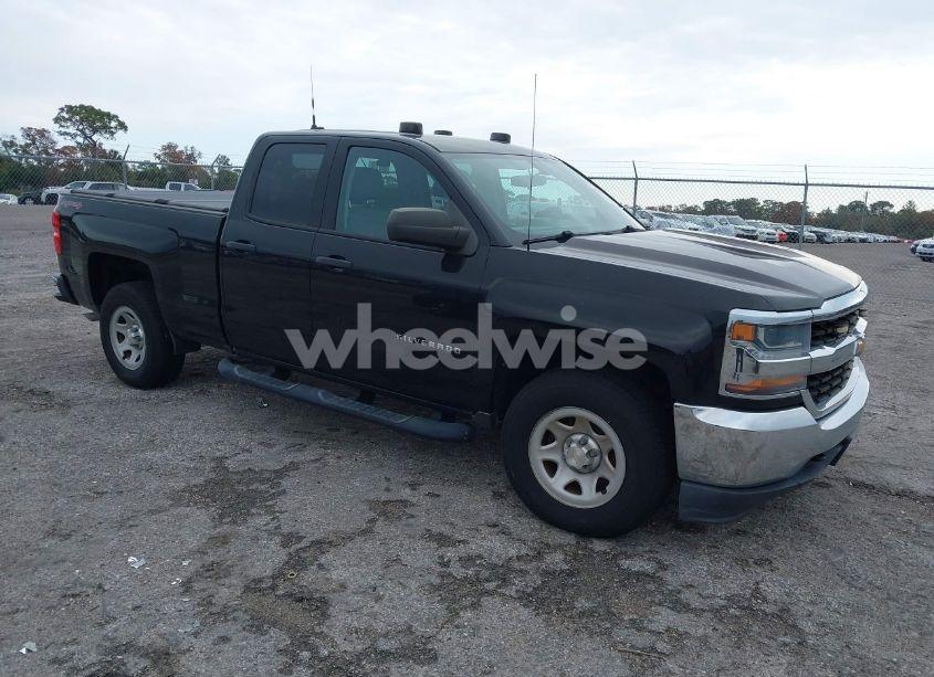 2017 Chevrolet Silverado 1500 WT (VIN 1GCVKNEC8HZ315460) main photo