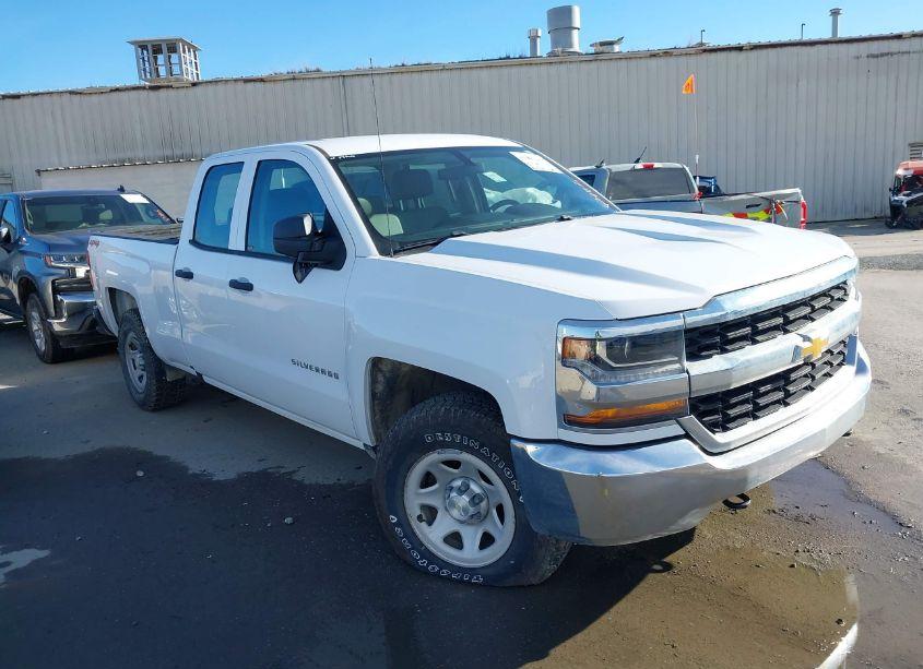 2017 Chevrolet Silverado 1500 WT (VIN 1GCVKNECXHZ240292) main photo