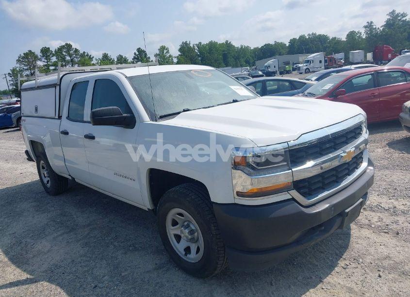 2018 Chevrolet Silverado 1500 WT (VIN 1GCVKNEH2JZ309980) main photo