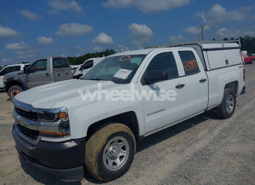 Photo 2 of 2018 Chevrolet Silverado 1500 WT (VIN 1GCVKNEH2JZ309980)