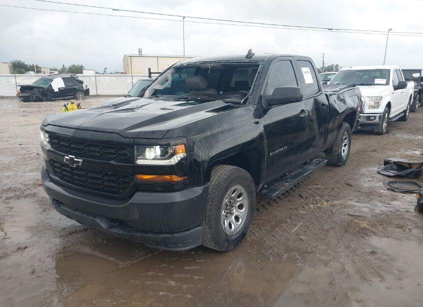 Photo 2 of 2018 Chevrolet Silverado 1500 WT (VIN 1GCVKNEH7JZ314950)