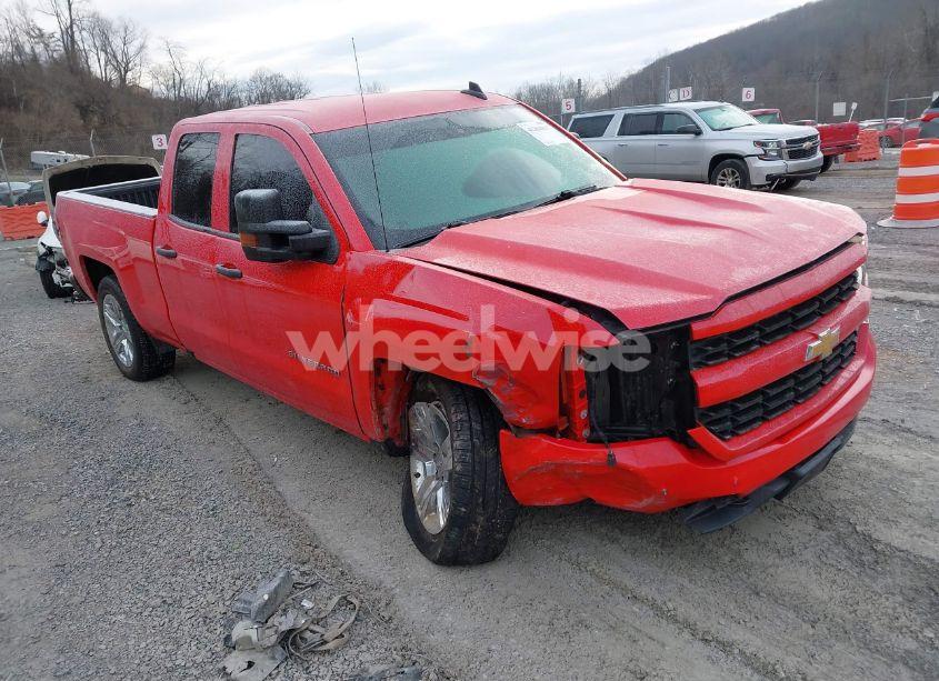 2018 Chevrolet Silverado 1500 CUSTOM (VIN 1GCVKPEC0JZ142938) main photo