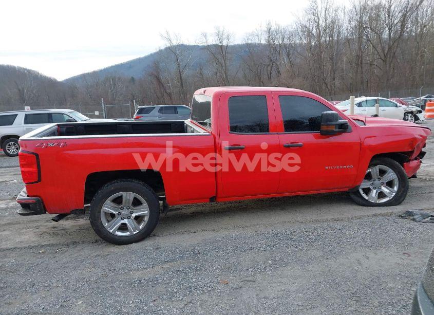 Photo 13 of 2018 Chevrolet Silverado 1500 CUSTOM (VIN 1GCVKPEC0JZ142938)