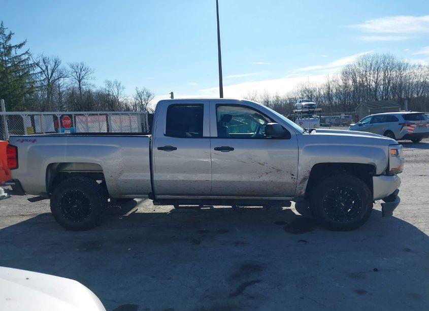 Photo 13 of 2017 Chevrolet Silverado 1500 CUSTOM (VIN 1GCVKPEC1HZ383093)