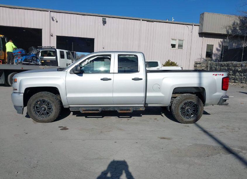 Photo 14 of 2017 Chevrolet Silverado 1500 CUSTOM (VIN 1GCVKPEC1HZ383093)