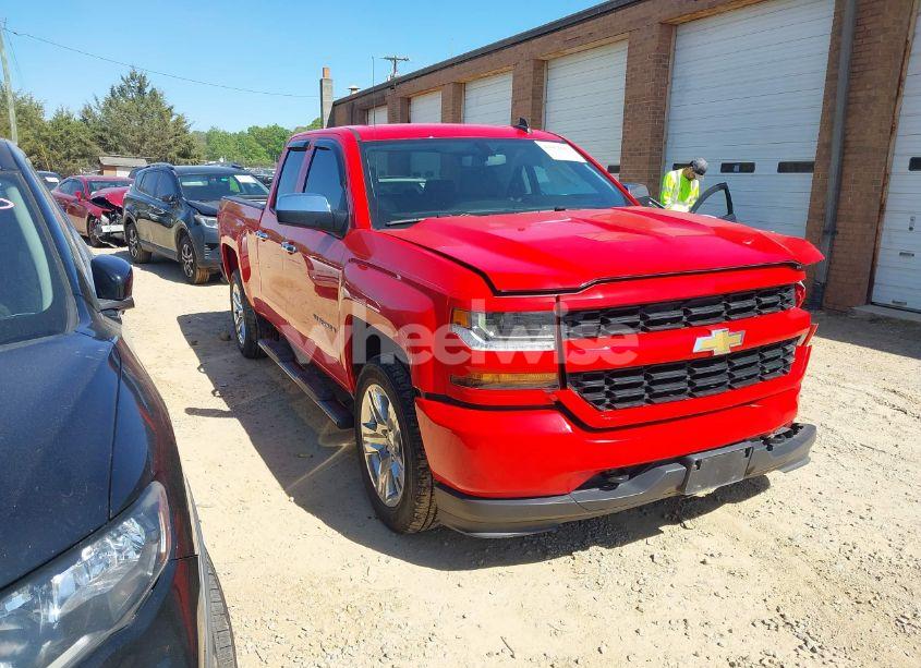 2018 Chevrolet Silverado 1500 CUSTOM (VIN 1GCVKPEC1JZ115540) main photo