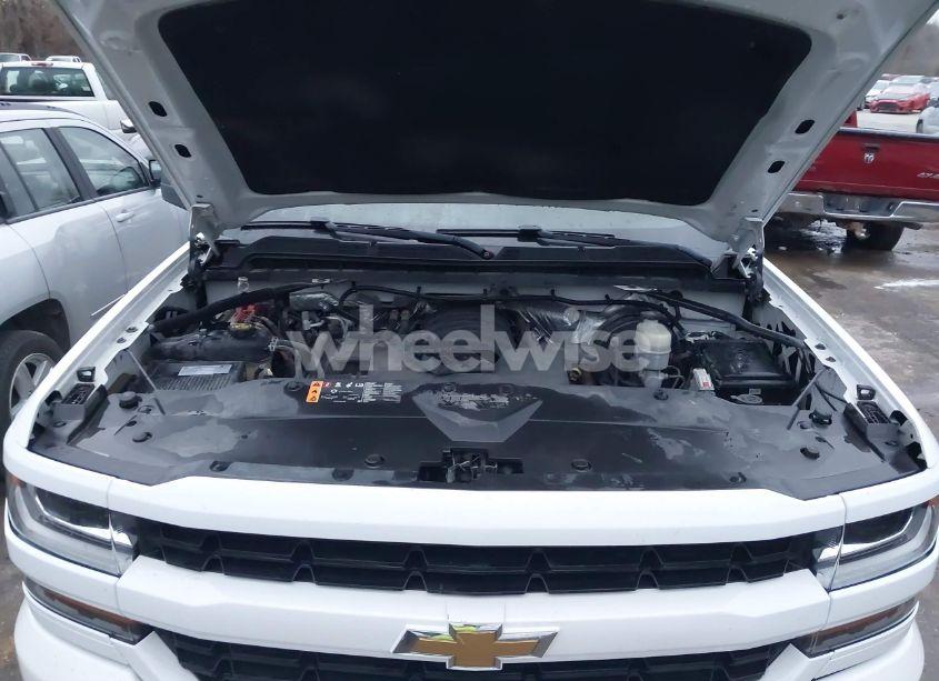 Photo 10 of 2018 Chevrolet Silverado 1500 CUSTOM (VIN 1GCVKPEC1JZ265390)