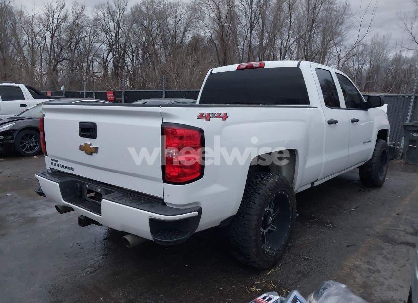 Photo 4 of 2018 Chevrolet Silverado 1500 CUSTOM (VIN 1GCVKPEC1JZ265390)