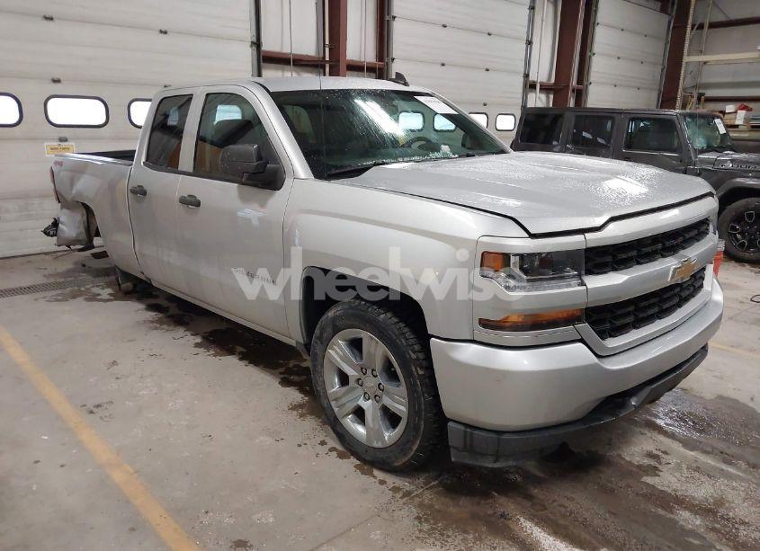 2018 Chevrolet Silverado 1500 CUSTOM (VIN 1GCVKPEC2JZ267410) main photo