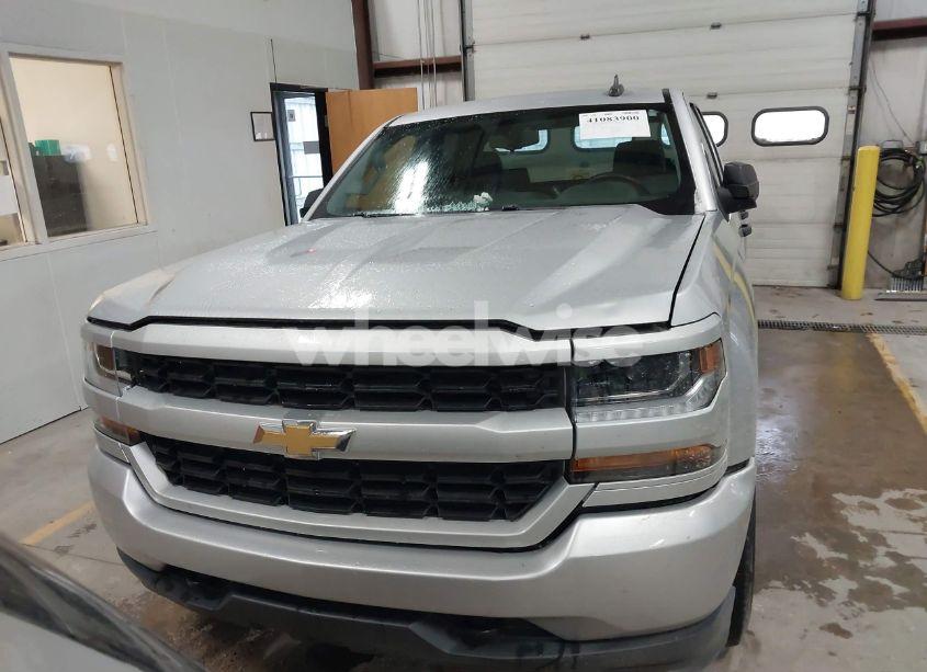 Photo 13 of 2018 Chevrolet Silverado 1500 CUSTOM (VIN 1GCVKPEC2JZ267410)