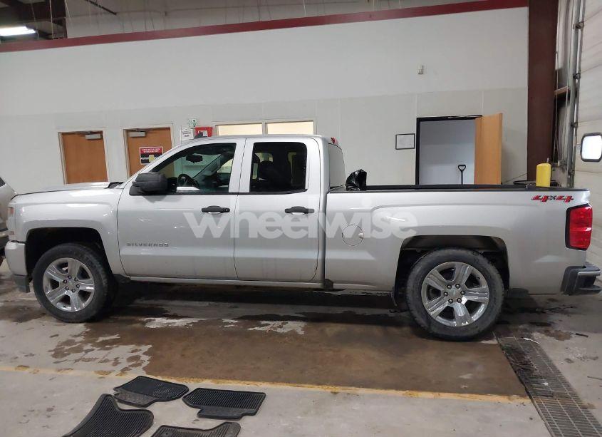 Photo 15 of 2018 Chevrolet Silverado 1500 CUSTOM (VIN 1GCVKPEC2JZ267410)