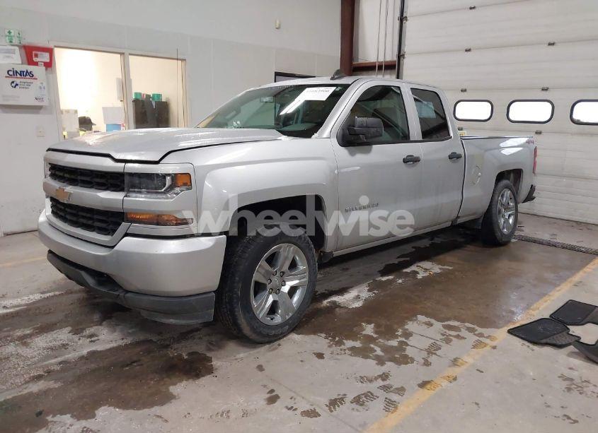 Photo 2 of 2018 Chevrolet Silverado 1500 CUSTOM (VIN 1GCVKPEC2JZ267410)