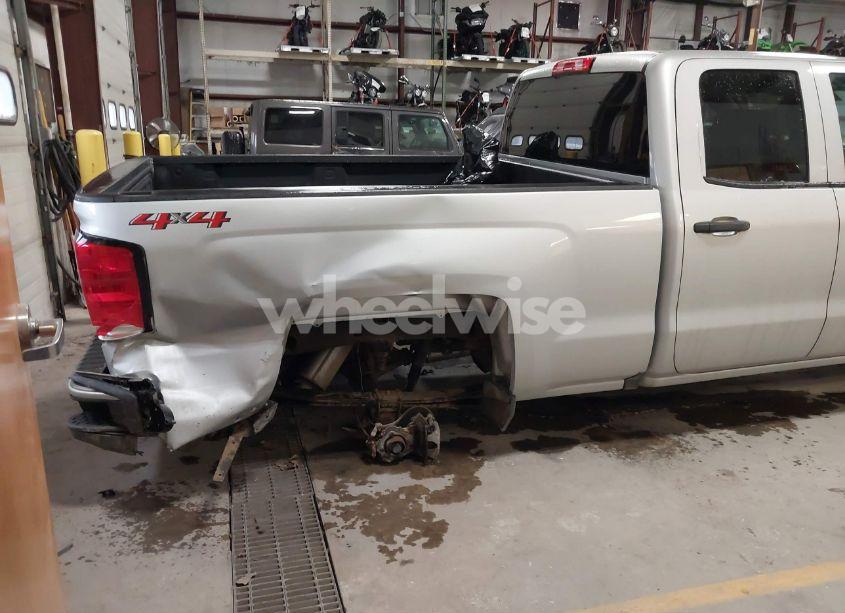 Photo 4 of 2018 Chevrolet Silverado 1500 CUSTOM (VIN 1GCVKPEC2JZ267410)