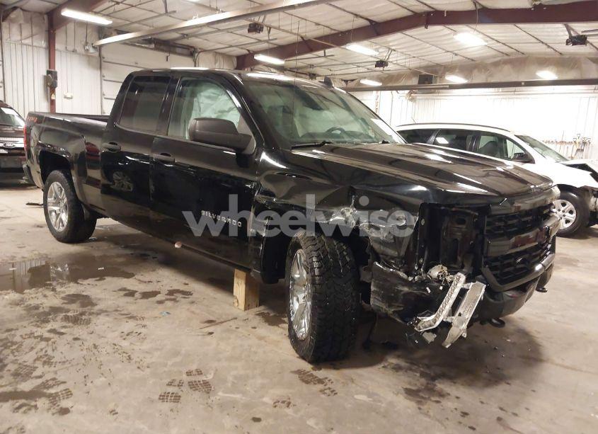 2018 Chevrolet Silverado 1500 CUSTOM (VIN 1GCVKPEC2JZ367846) main photo