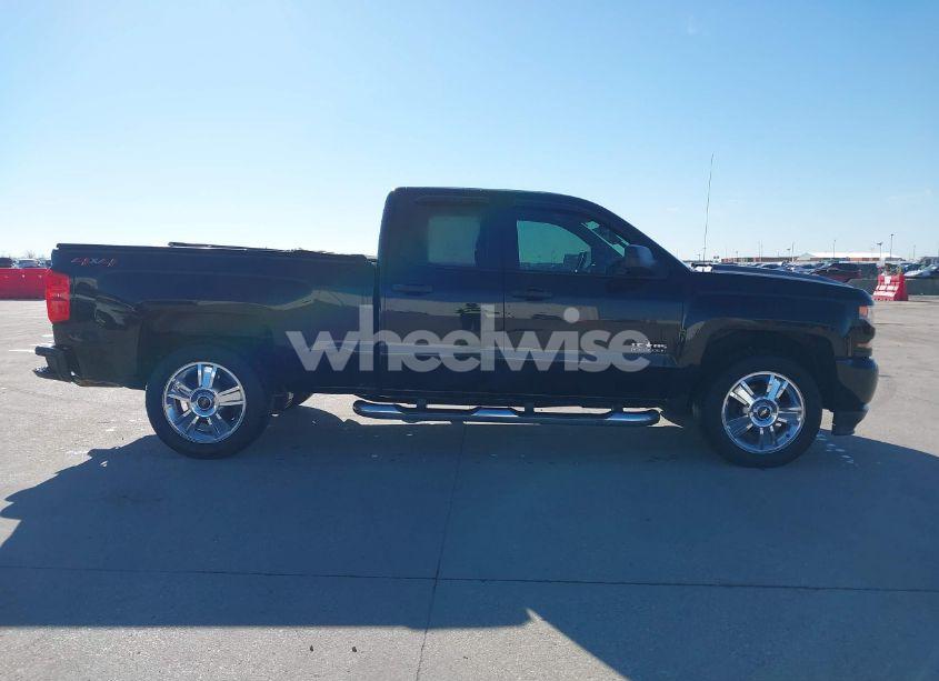 Photo 13 of 2018 Chevrolet Silverado 1500 CUSTOM (VIN 1GCVKPEC3JZ254536)