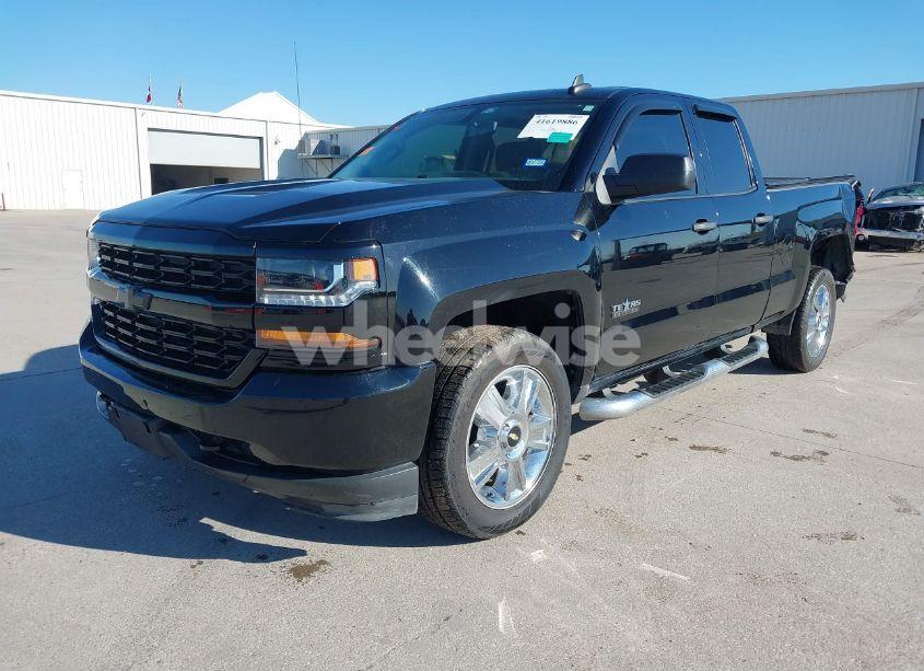 Photo 2 of 2018 Chevrolet Silverado 1500 CUSTOM (VIN 1GCVKPEC3JZ254536)