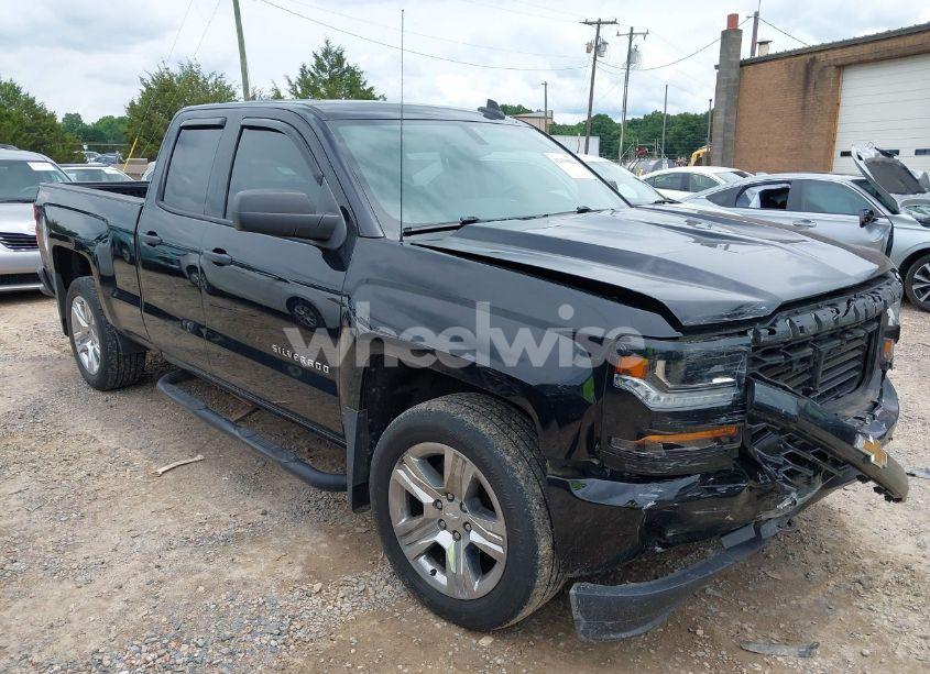 2017 Chevrolet Silverado 1500 CUSTOM (VIN 1GCVKPEC4HZ394282) main photo