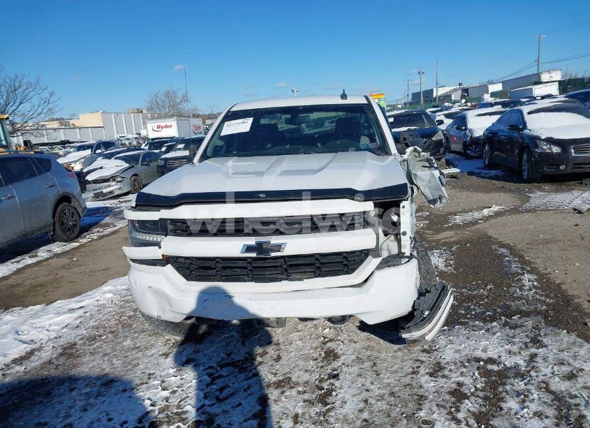 Photo 12 of 2018 Chevrolet Silverado 1500 CUSTOM (VIN 1GCVKPEC4JZ288551)