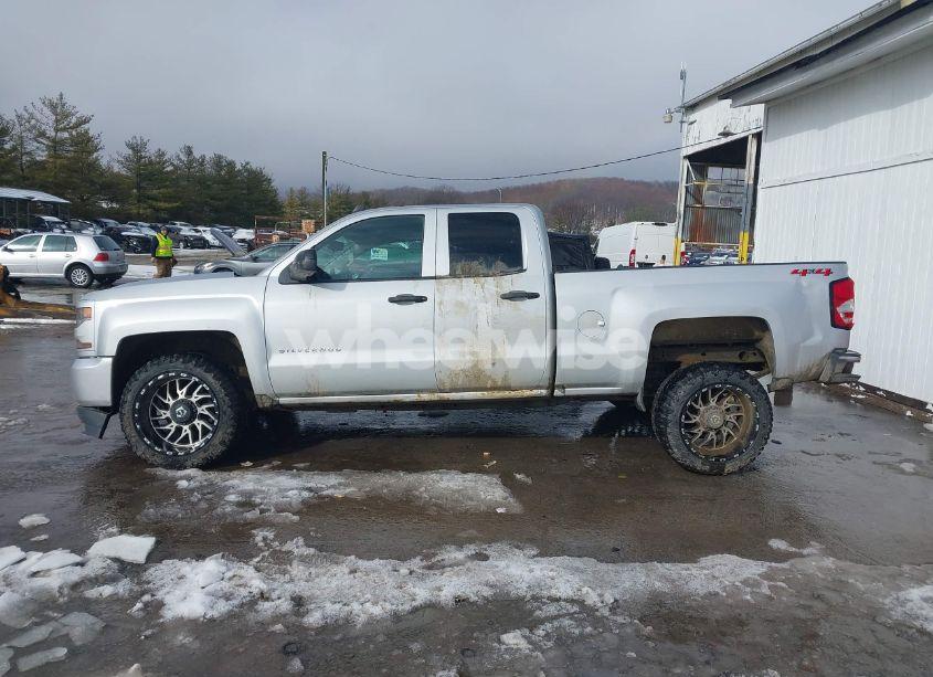 Photo 14 of 2018 Chevrolet Silverado 1500 CUSTOM (VIN 1GCVKPEC5JZ377139)