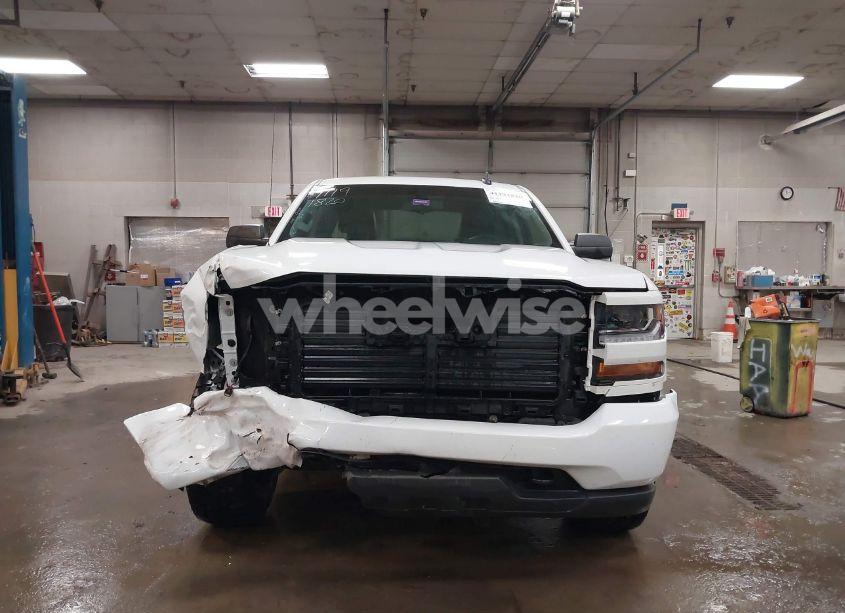 Photo 13 of 2018 Chevrolet Silverado 1500 CUSTOM (VIN 1GCVKPEC6JZ265403)