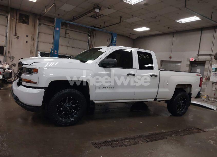 Photo 15 of 2018 Chevrolet Silverado 1500 CUSTOM (VIN 1GCVKPEC6JZ265403)