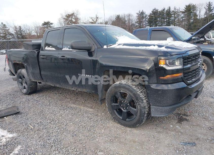 2017 Chevrolet Silverado 1500 CUSTOM (VIN 1GCVKPEC8HZ130935) main photo