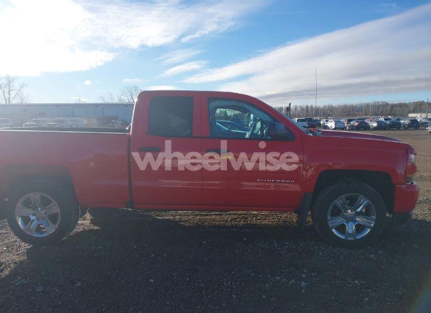 Photo 11 of 2018 Chevrolet Silverado 1500 CUSTOM (VIN 1GCVKPEC8JZ359086)