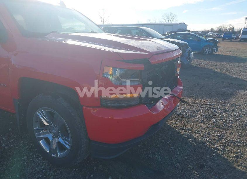 Photo 5 of 2018 Chevrolet Silverado 1500 CUSTOM (VIN 1GCVKPEC8JZ359086)