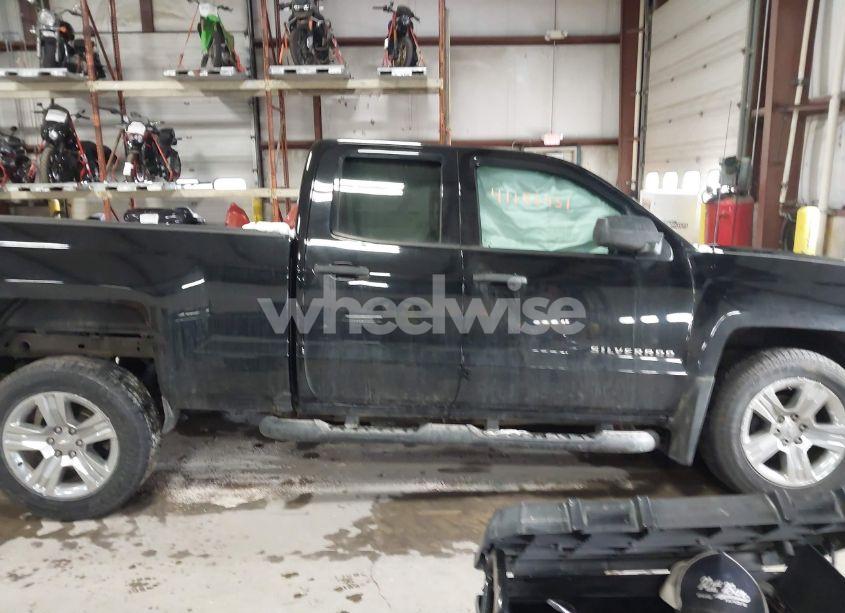 Photo 13 of 2018 Chevrolet Silverado 1500 CUSTOM (VIN 1GCVKPEC8JZ379855)