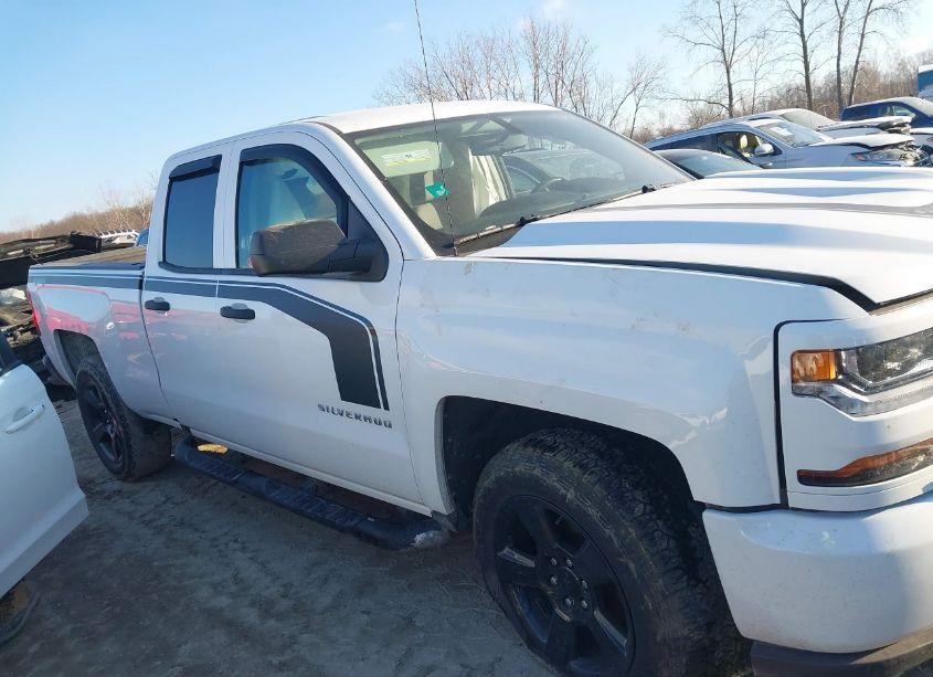 Photo 13 of 2017 Chevrolet Silverado 1500 CUSTOM (VIN 1GCVKPECXHZ227487)