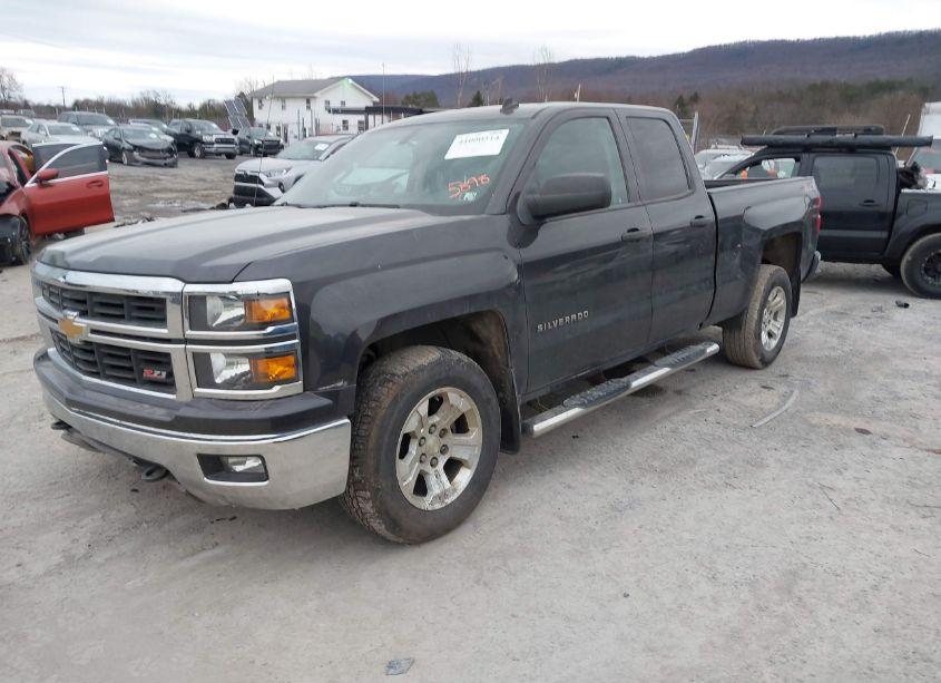 Photo 2 of 2014 Chevrolet Silverado 1500 2LT (VIN 1GCVKREC0EZ155898)