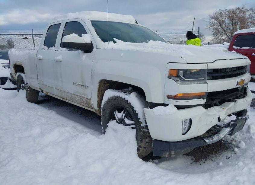 2016 Chevrolet Silverado 1500 2LT (VIN 1GCVKREC0GZ174017) main photo